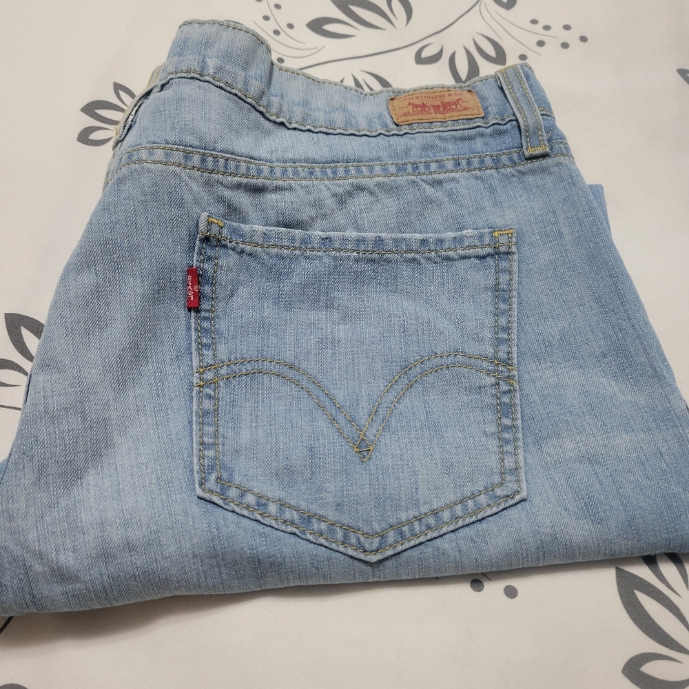 Womans LEVI Capri Jeans